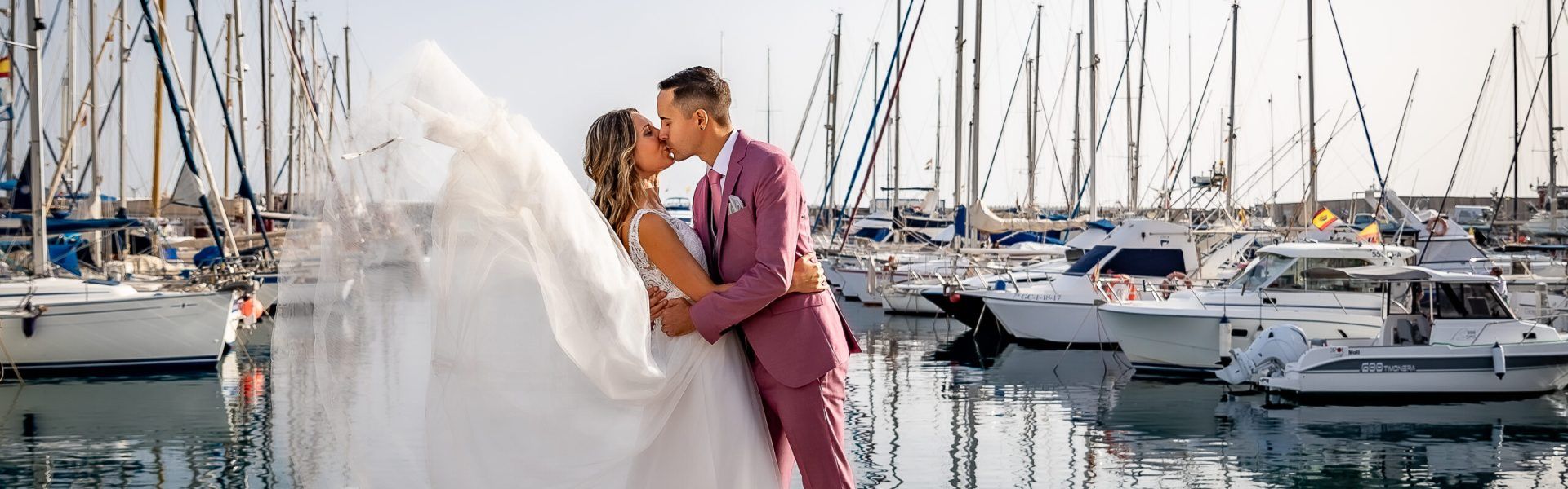 POSTBODA EN MOGAN